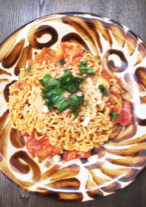辛ラーメンでフレッシュトマトと鯖缶パスタ-レシピのメイン写真