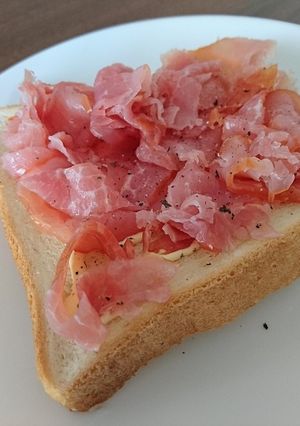 お一人様ランチ♪生ハムのっけトースト-レシピのメイン写真