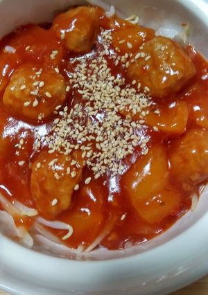 簡単☆冷凍肉団子とパプリカのエビチリ風丼-レシピのメイン写真