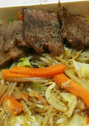 ステーキスパイス白滝焼きそばステーキ弁当-レシピのメイン写真