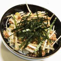 รูปของ 家系ラーメン屋さん風ネギ丼！
