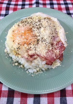 1人ランチに♡カルボナーラ風目玉焼き丼♪-レシピのメイン写真