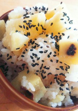 仕上がり上々♪ゴロゴロさつまいもご飯-レシピのメイン写真