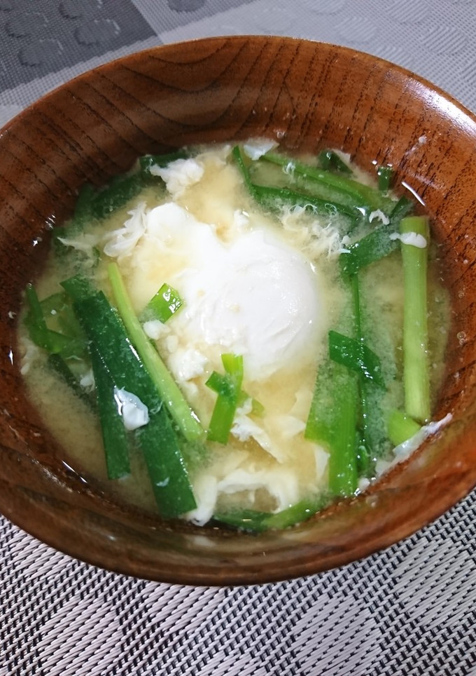 栄養の一杯☆ニラと丸ごと卵の味噌汁-レシピのメイン写真