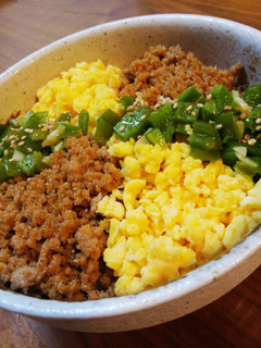 ピーマンで!我が家のそぼろ3色丼-レシピのメイン写真