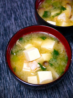簡単!鮭と豆腐のお味噌汁-レシピのメイン写真