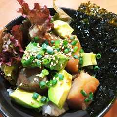 カツオとマグロのピリ辛漬け丼ポキふぅ？w-レシピのメイン写真