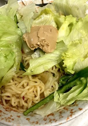 ピーナッツバター入りサラダで辛ラーメン　-レシピのメイン写真