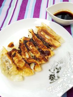 皮はパリパリお肉はジューシー♡焼き餃子♪-レシピのメイン写真