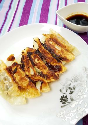 皮はパリパリお肉はジューシー♡焼き餃子♪-レシピのメイン写真