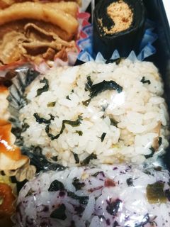 *わかめとかつお節のおにぎり*-レシピのメイン写真