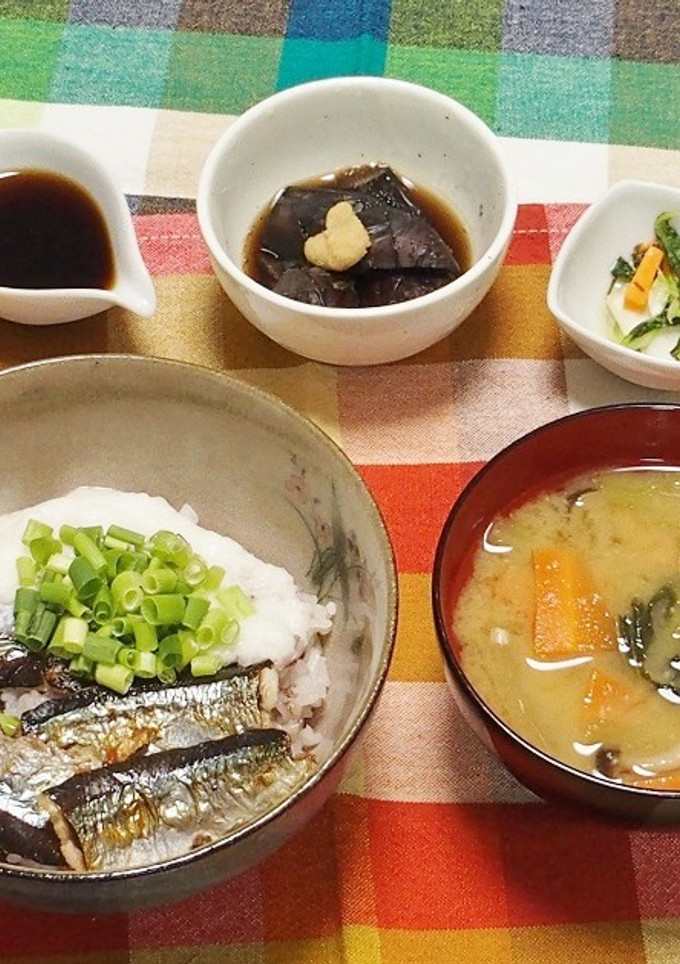 さんまとろ丼とたっぷり野菜の麦みそ汁-レシピのメイン写真