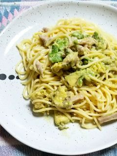 アボカドと蒸し鶏の濃厚クリームパスタ-レシピのメイン写真