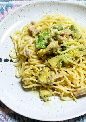 アボカドと蒸し鶏の濃厚クリームパスタ-レシピのメイン写真