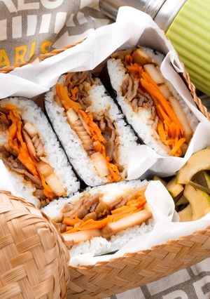 人参とたけのこ・甘辛豚肉のおにぎらず-レシピのメイン写真