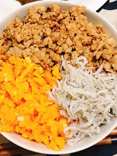 お子様に大人気☆卵と鶏肉の二色丼!-レシピのメイン写真