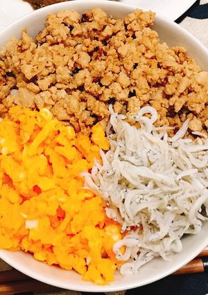 お子様に大人気☆卵と鶏肉の二色丼！-レシピのメイン写真