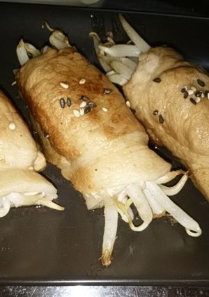 薄切り肉で簡単、もやし入り甘辛ロール☆-レシピのメイン写真