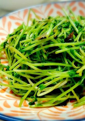 30秒クッキング♪【豆苗のニンニク炒め】-レシピのメイン写真