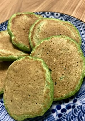 お野菜たっぷり離乳食！小松菜パンケーキ-レシピのメイン写真