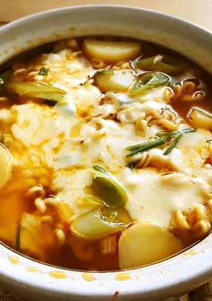 じゃが＆チーズｉｎ辛ラーメン-レシピのメイン写真