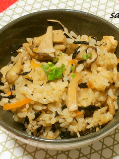秋たっぷり!きのことひじきの五目ご飯-レシピのメイン写真