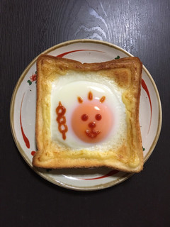 目玉焼きトースト+お絵描き-レシピのメイン写真