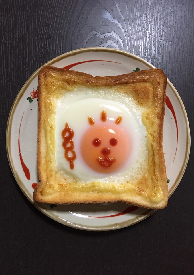 目玉焼きトースト+お絵描き-レシピのメイン写真