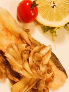 秋に食べたい♡秋鮭のきのこバタームニエル-レシピのメイン写真