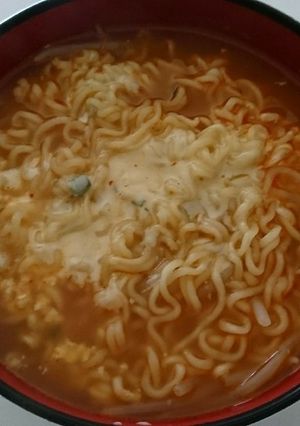 チーズon辛ラーメン-レシピのメイン写真