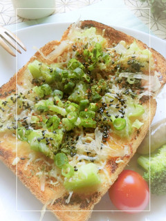 ブロ茎の胡麻*味噌*おかかトースト-レシピのメイン写真