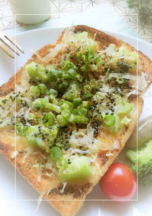 ブロ茎の胡麻＊味噌＊おかかトースト-レシピのメイン写真