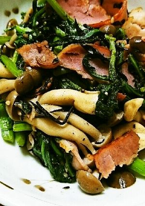 春菊とベーコンの梅ひじき炒め-レシピのメイン写真