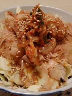 【貧乏飯】キャベツ鰹節キムチ胡麻サラダ-レシピのメイン写真