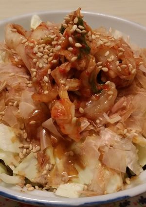 【貧乏飯】キャベツ鰹節キムチ胡麻サラダ-レシピのメイン写真