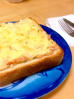 鮭料理が余ったら!鮭マヨチーズトースト-レシピのメイン写真