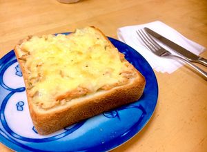鮭料理が余ったら！鮭マヨチーズトースト-レシピのメイン写真