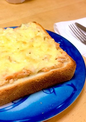 鮭料理が余ったら！鮭マヨチーズトースト-レシピのメイン写真