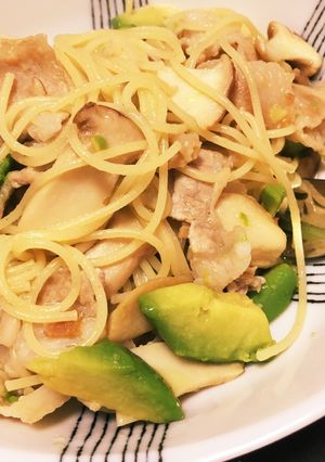 アボカドとエリンギと豚バラの和風パスタ-レシピのメイン写真