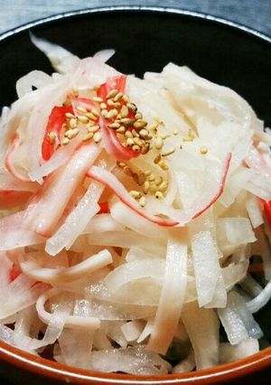 大根とカニカマのゴマ油和え-レシピのメイン写真