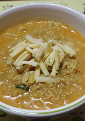 辛さマイルドな牛乳チーズの辛ラーメン-レシピのメイン写真