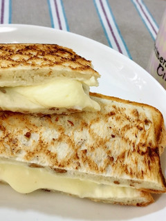 くるみとクリームチーズのホットサンド-レシピのメイン写真