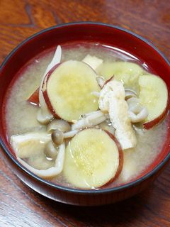 秋♪さつまいも・きのこ・油揚げの味噌汁-レシピのメイン写真