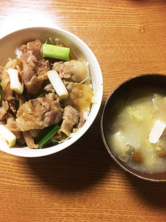 豚の生姜焼き丼プラス具沢山味噌汁-レシピのメイン写真