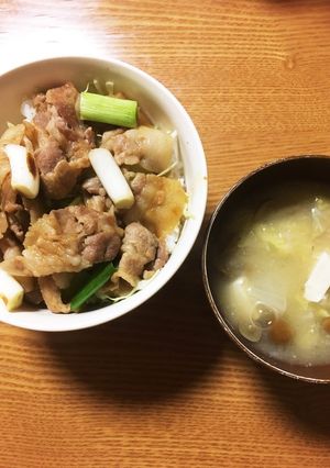豚の生姜焼き丼プラス具沢山味噌汁-レシピのメイン写真