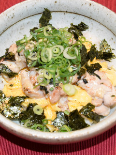 梅の風味が美味♪鶏マヨ丼-レシピのメイン写真