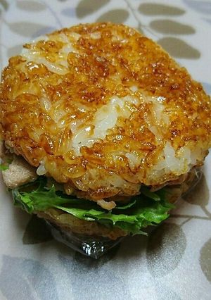 冷凍おにぎりで簡単ライスバーガー-レシピのメイン写真