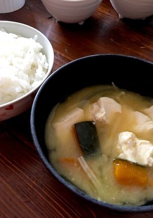 野菜の旨みダシで!かぼちゃ&玉ねぎ味噌汁-レシピのメイン写真