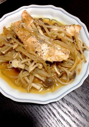 鮭のちゃんちゃん焼き風♪フライパン蒸し焼-レシピのメイン写真