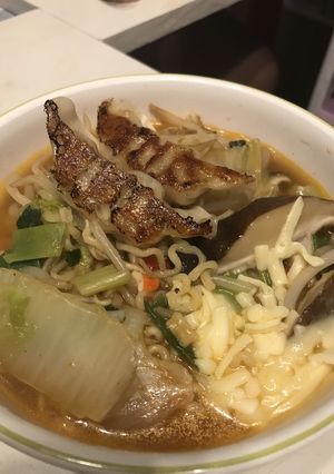 野菜たっぷり餃子チーズ辛ラーメン-レシピのメイン写真